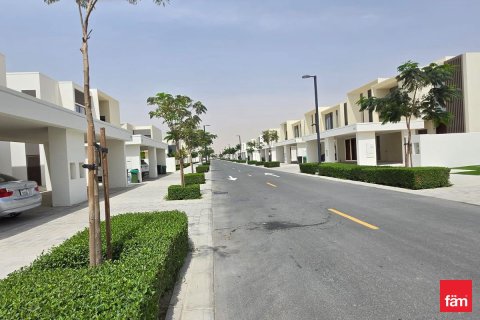 Villa in Dubai 4 bedrooms, 255.5 sq.m. № 109321 - photo 5