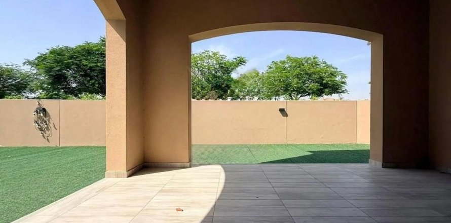 Таунхаус в Дубае, 4 спальни, 512м², № 135147