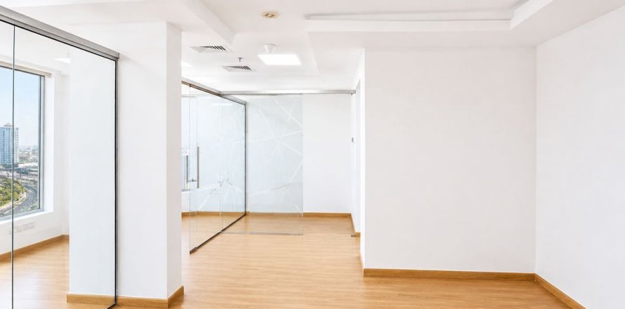 Офис в Аль-Барше, Дубай, 64м², № 135149