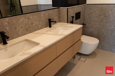 Снять в аренду квартиру в Дубае: 2 спальни, 132.4м², № 90198 - фото 25