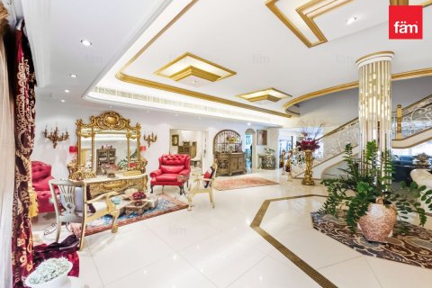 Villa en Al Barsha, Dubai, 10 dormitorios, 1393.5 m², № 72180 - foto 7