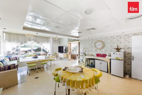 Villa en Al Barsha, Dubai, 10 dormitorios, 1393.5 m², № 72180 - foto 3