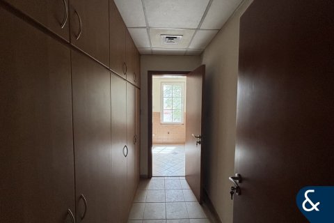 Apartment in Dubai Investment Park, Dubai 3 bedrooms, 244 sq.m. № 98860 - photo 18