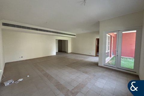 Apartment in Dubai Investment Park, Dubai 3 bedrooms, 244 sq.m. № 98860 - photo 4