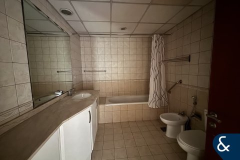 Apartment in Dubai Investment Park, Dubai 3 bedrooms, 244 sq.m. № 98860 - photo 19