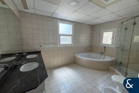 Apartment in Dubai Investment Park, Dubai 3 bedrooms, 244 sq.m. № 98860 - photo 8