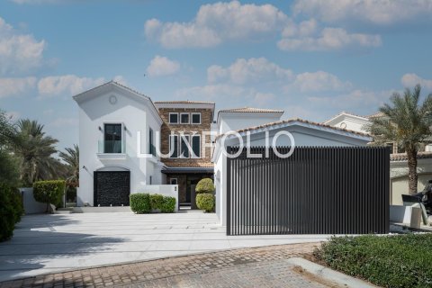 Villa en Jumeirah Golf Estates, Dubai, 6 dormitorios, 1326 m², № 45542 - foto 1