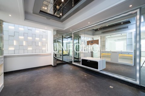 Villa en Jumeirah Golf Estates, Dubai, 6 dormitorios, 1326 m², № 45542 - foto 16