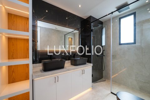 Villa en Jumeirah Golf Estates, Dubai, 6 dormitorios, 1326 m², № 45542 - foto 28