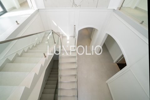 Villa en Jumeirah Golf Estates, Dubai, 6 dormitorios, 1326 m², № 45542 - foto 23