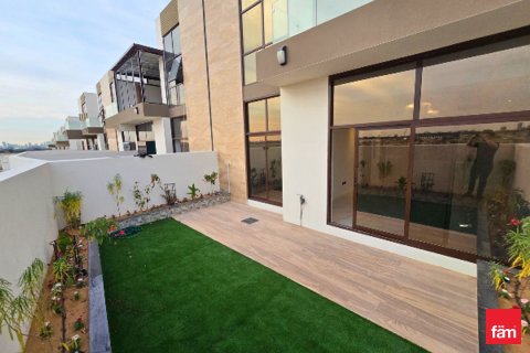 Снять в аренду таунхаус в Дубае: 4 спальни, 187.8м², № 97724 - фото 2