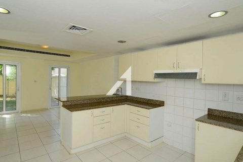 Villa in The Lakes, Dubai 3 bedrooms, 380 sq.m. № 89055 - photo 8