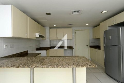 Villa in The Lakes, Dubai 3 bedrooms, 380 sq.m. № 89055 - photo 11