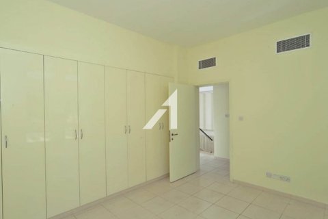 Villa in The Lakes, Dubai 3 bedrooms, 380 sq.m. № 89055 - photo 7