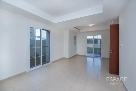Villa in The Lakes, Dubai 3 bedrooms, 209 sq.m. № 122731 - photo 3
