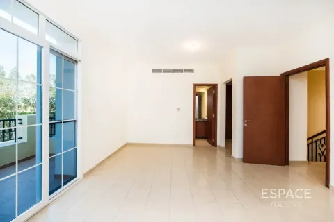 Villa in The Lakes, Dubai 3 bedrooms, 209 sq.m. № 122731 - photo 11