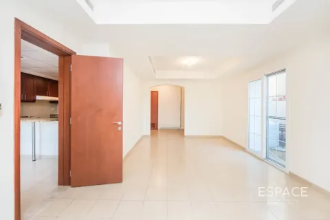 Villa in The Lakes, Dubai 3 bedrooms, 209 sq.m. № 122731 - photo 4