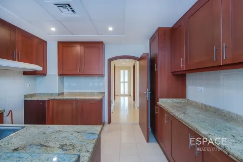 Villa in The Lakes, Dubai 3 bedrooms, 209 sq.m. № 122731 - photo 7