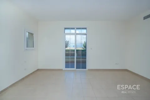 Villa in The Lakes, Dubai 3 bedrooms, 209 sq.m. № 122731 - photo 8
