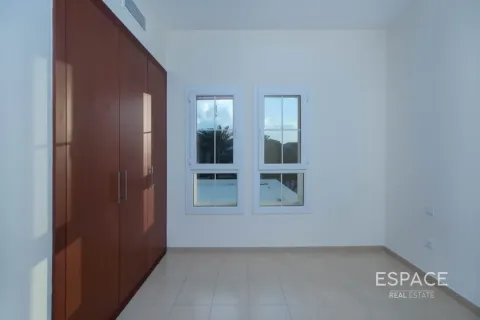 Villa in The Lakes, Dubai 3 bedrooms, 209 sq.m. № 122731 - photo 13