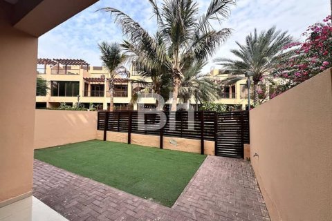 Снять в аренду таунхаус в Jumeirah Islands, Дубай: 4 спальни, 334м², № 23019 - фото 3