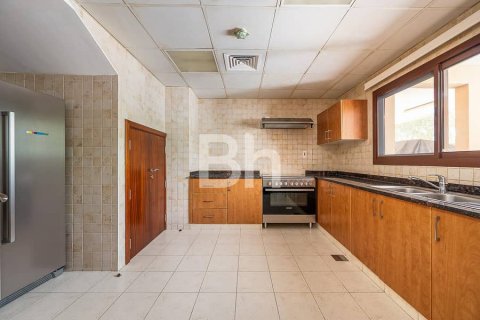 Снять в аренду таунхаус в Jumeirah Islands, Дубай: 4 спальни, 334м², № 23019 - фото 12