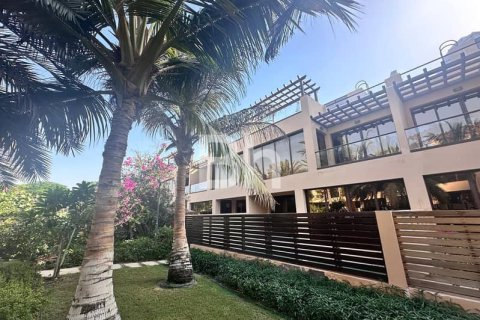 Снять в аренду таунхаус в Jumeirah Islands, Дубай: 4 спальни, 334м², № 23019 - фото 2