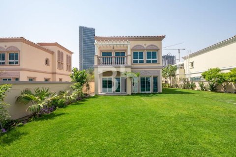 Villa in Jumeirah Village Triangle, Dubai 2 bedrooms, 278 sq.m. № 23017 - photo 2