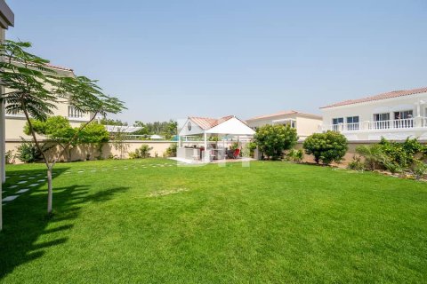 Villa in Jumeirah Village Triangle, Dubai 2 bedrooms, 278 sq.m. № 23017 - photo 16