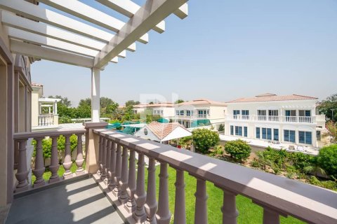 Villa in Jumeirah Village Triangle, Dubai 2 bedrooms, 278 sq.m. № 23017 - photo 14