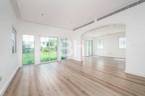 Villa in Jumeirah Village Triangle, Dubai 2 bedrooms, 278 sq.m. № 23017 - photo 3