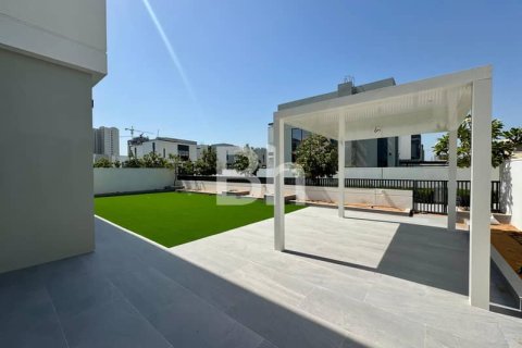 Villa in Al Furjan, Dubai 4 bedrooms, 570 sq.m. № 23018 - photo 4