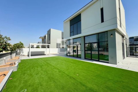 Villa in Al Furjan, Dubai 4 bedrooms, 570 sq.m. № 23018 - photo 2