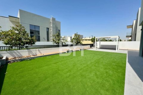 Villa in Al Furjan, Dubai 4 bedrooms, 570 sq.m. № 23018 - photo 3