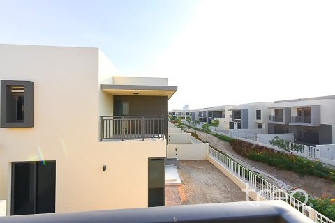Villa in Dubai Hills Estate, Dubai 4 bedrooms, 228.63 sq.m. № 120160 - photo 4