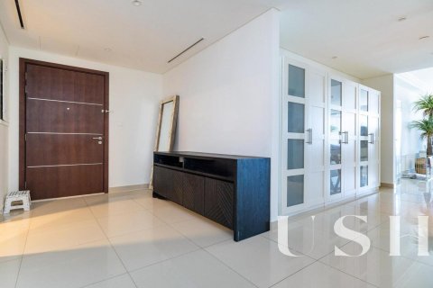 Apartment in Downtown Dubai (Downtown Burj Dubai), Dubai 3 bedrooms, 197 sq.m. № 39689 - photo 18