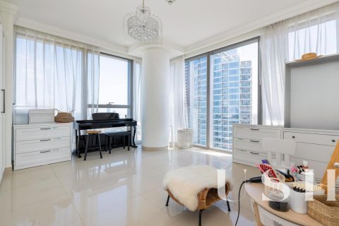 Apartment in Downtown Dubai (Downtown Burj Dubai), Dubai 3 bedrooms, 197 sq.m. № 39689 - photo 17