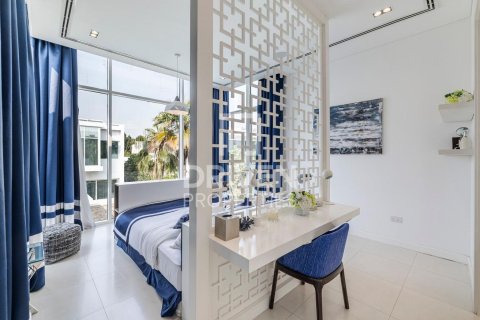 Villa in Al Barari, Dubai 4 bedrooms, 908 sq.m. № 64997 - photo 15