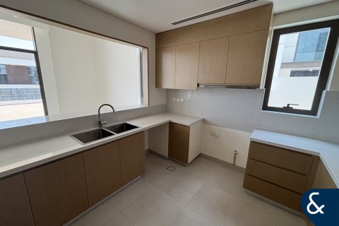 Villa in Al Furjan, Dubai 4 bedrooms, 342 sq.m. № 76273 - photo 3