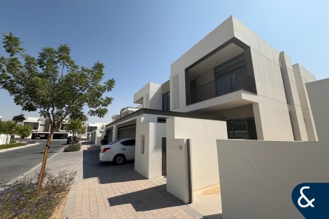 Villa in Al Furjan, Dubai 4 bedrooms, 366 sq.m. № 76320 - photo 1