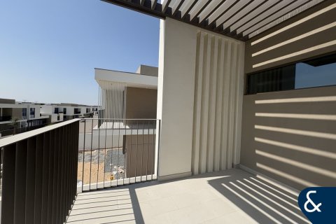 Villa in Al Furjan, Dubai 4 bedrooms, 366 sq.m. № 76320 - photo 15