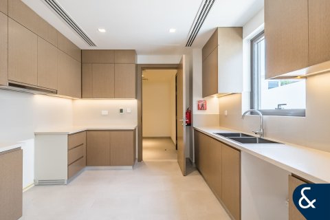 Villa in Al Furjan, Dubai 5 bedrooms, 442 sq.m. № 76329 - photo 16