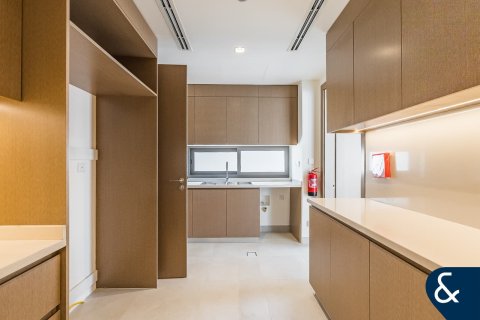 Villa in Al Furjan, Dubai 4 bedrooms, 408 sq.m. № 76328 - photo 16