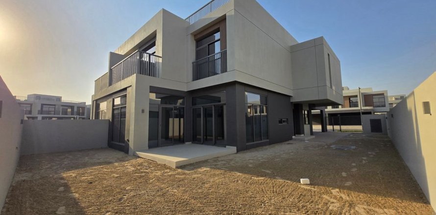 Вилла в Дубае, 4 спальни, 253м², № 90432