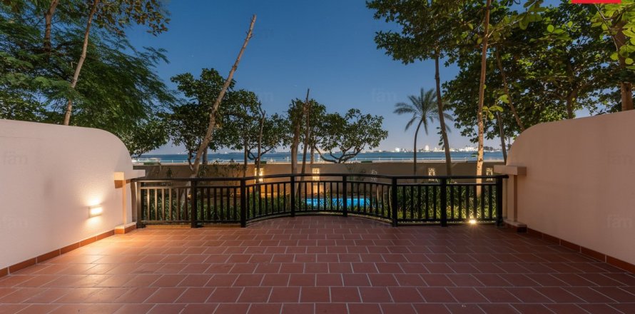 Квартира в Пальме Джумейре, Дубай, 2 спальни, 208.6м², № 90442