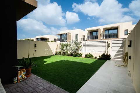 Villa in Dubai Hills Estate, Dubai 3 bedrooms, 209.1 sq.m. № 47299 - photo 6