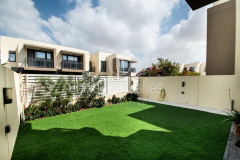 Villa in Dubai Hills Estate, Dubai 3 bedrooms, 209.1 sq.m. № 47299 - photo 16