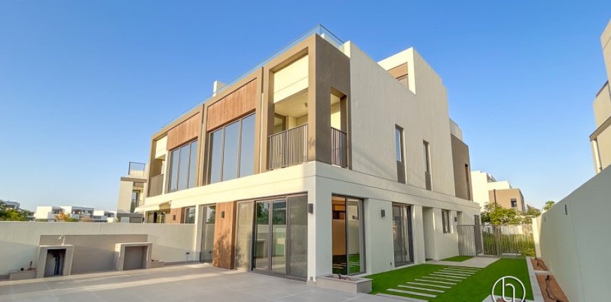 Villa en Dubai, 4 dormitorios, 316.8 m², № 47300