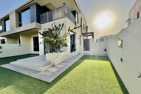 Villa in Dubai Hills Estate, Dubai 5 bedrooms, 254.1 sq.m. № 47295 - photo 23