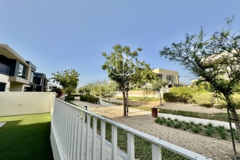 Villa in Dubai Hills Estate, Dubai 5 bedrooms, 254.1 sq.m. № 47295 - photo 22